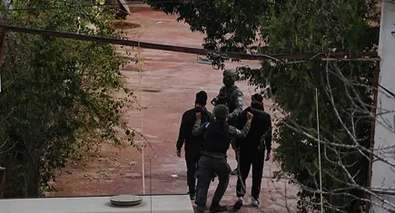 İsrail 24 Filistinliyi gözaltına aldı