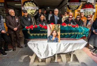 İzmir basınının acı günü; Gazeteci Burcu Yanar son yolculuğuna uğurlandı