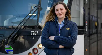 Raylarda kadın gücü: 23 yaşındaki tramvay sürücüsü Simay’dan eşitlik mesajı