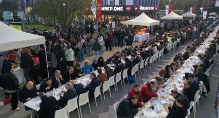 Ege Üniversitesi’nde binlerce kişilik iftar sofrası