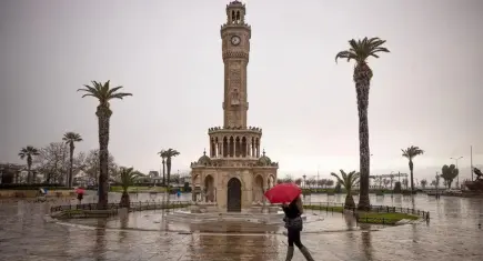 İzmir’de bahar havası yerini sağanak yağışlara bırakıyor