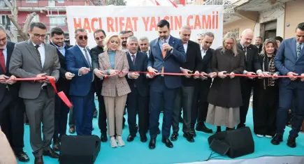 Menemen’de Kadir Gecesi iftarında 15 bin kişi tek sofrada buluştu
