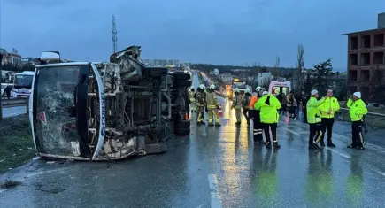 Büyükçekmece’de ölümlü kaza: Servis aracı devrildi 