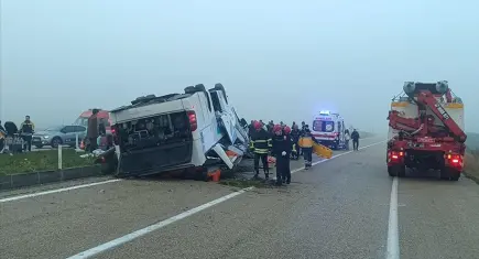 Adana’da yolcu otobüsü devrildi: Çok sayıda ölü ve yaralı var