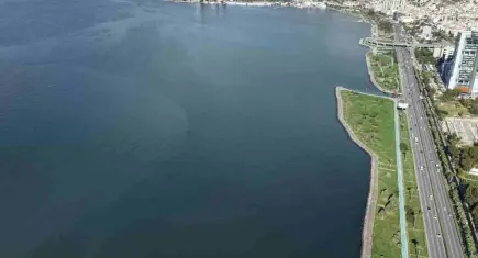Gediz Nehri’ndeki kirlilik körfez ve tarımı tehdit ediyor