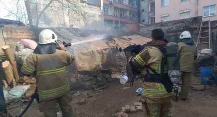 Ödemiş’te kümes yangınına ilk müdahale çevik kuvvetten