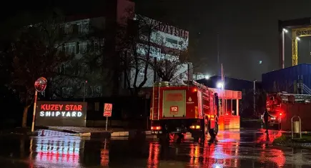Tuzla’da kuru yük gemisinde yangın paniği