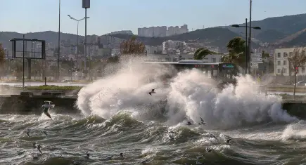 Müdürlükten İzmir’e fırtına uyarısı