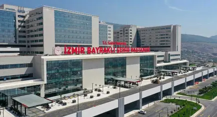 Başkan Tugay'dan şehir hastanesi çıkışı: "Ülkeye atılmış en büyük kazıktır"