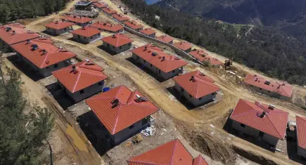 İzmir'de orman yangınında zarar gören yapıların yenisi yıl dönümünden önce teslim edilecek