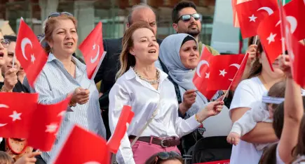 Konak'ta 23 Nisan şenliği coşkusu
