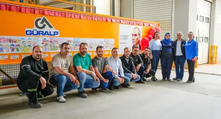 Çocuklar fabrikayı sanat galerisine dönüştürdü