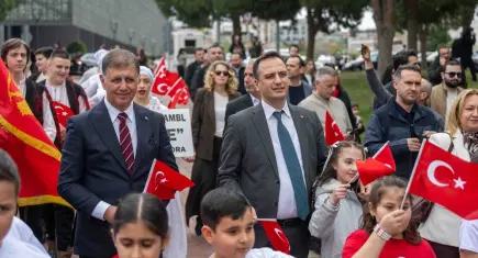 Bornova’da 23 Nisan coşkusu uçurtmalarla kutlandı