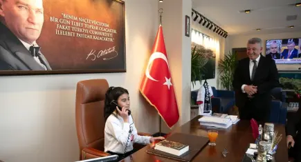 Esila Çam, 23 Nisan’da Güzelbahçe’nin minik başkanı oldu