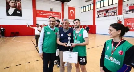 Balçova’da voleybol turnuvası heyecanı finalle taçlandı