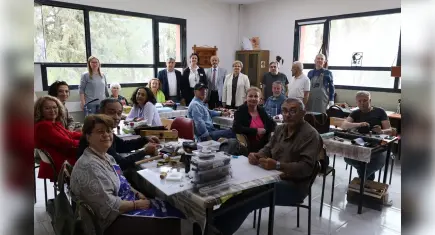 Hobi olarak başladığı deri sanatının yeni nesillere aktarıcısı oldu