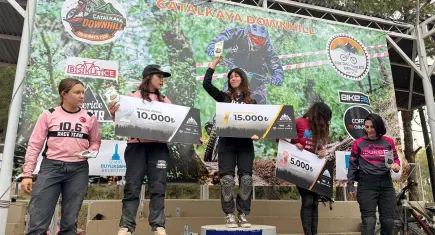 İzmir’de yeni dağ bisikleti parkurunda adrenalin dolu festival