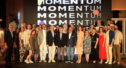 İEÜ’lü genç tasarımcılar “Momentum” defilesiyle göz doldurdu