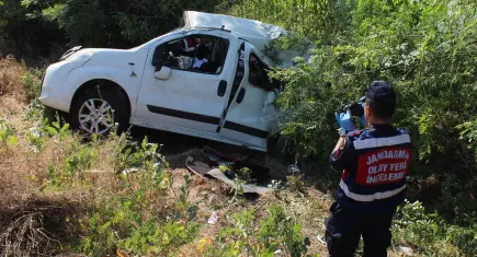 İzmir'deki düğünden dönüyorlardı: Aynı aileden 3 kişi kazada yaşamını yitirdi