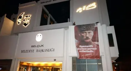 Selçuk Belediyesi’nde toplu istifa: Başkanı Sengel ve meclis üyeleri CHP'den istifa etti