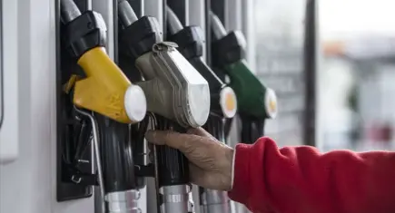 Motorine gece yarısı dev zam: Litre fiyatı 80 liraya dayandı
