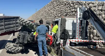 Traktör ile çekici çarpıştı: 4'ü çocuk 6 yaralı