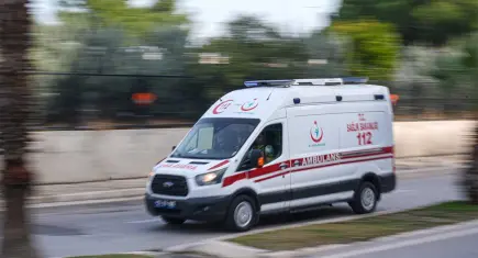 Ödemiş’te traktörün altında kalan 2 yaşındaki bebek yaralandı