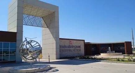 İKÇÜ'ye 5 yıllık tam akreditasyon