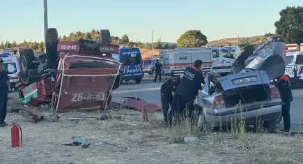 Afyonkarahisar’da arazöz ile otomobil çarpıştı: 1 ölü, 5 yaralı