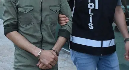 İzmir’de duruşma salonu önünde avukata saldıran 3 şüpheli tutuklandı