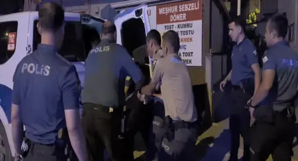 Polise saldıran öfkeli koca biber gazıyla etkisiz hale getirildi
