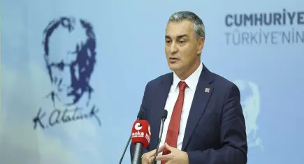 CHP'li Müslim Sarı'dan Özgür Özel'e sert tepki:Ya yalan söylüyor ya da haberi yok