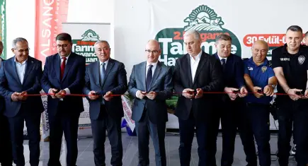  Bergama Tarım ve Hayvancılık Fuarı kapılarını açtı: Modern teknolojiler üreticiyle buluştu