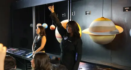 Astronot Aisha Bowe, Çiğli’de öğrencilerle buluştu