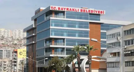 Bayraklı Belediyesi’ne operasyon! Eski Belediye Başkanı dahil 47 şüpheli gözaltına alındı
