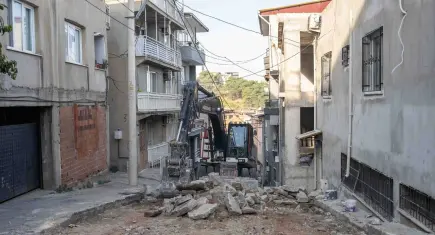 Serintepe Mahallesi’nde yol yenileme çalışmaları sürüyor