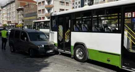 Akraba kavgası kanlı bitti: Bıçakladığı kişinin ardından kaçarken halk otobüsüne çarptı!