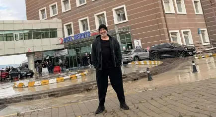 Cem Yılmaz’dan ameliyat sonrası ilk kontrol: Doktoruyla paylaşım yaptı