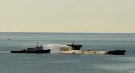 Karadeniz'de dron saldırısına uğrayan Rus gemisi Giresun açıklarına sürüklendi: Ambardan dumanlar yükseliyor