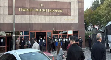 Etimesgut Belediyesi’ne yolsuzluk operasyonu: Başkan yardımcıları dahil 25 gözaltı