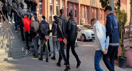 Paravan şirketler üzerinden kara para aklayan şebeke çökertildi