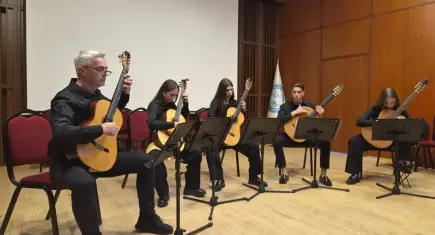 Beş ülkeden gençler Ege Üniversitesinde müzik ve dansla buluştu