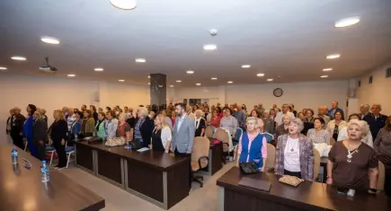 Narlıdere’de 3. Yaş Üniversitesi’nde eğitim başladı