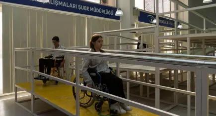 İzmir’de empati eğitimi: Engelleri deneyimleyerek öğreniyorlar