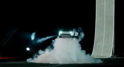 Jetgiller gerçek oluyor! Elon Musk uçan Tesla Roadster’ı tanıttı