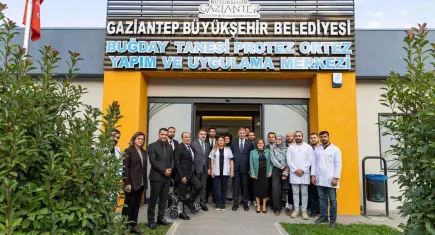 Başkan Tugay, Gaziantep’te sosyal belediyecilik hizmetlerini inceledi