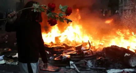Fransa'da sarı yelekliler krizinde istifa depremi: Bakan Nunez istifa etti, Macron reddetti!