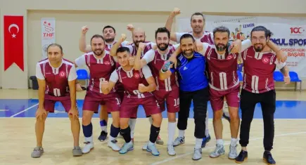 İKÇÜ personel futsal takımı İzmir şampiyonu oldu