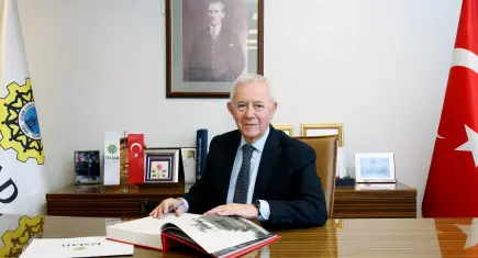İZSİAD Başkanı Yüksel’den uyarı: İzmir göç alıyor ama insanı tutmak zorlaşıyor! 