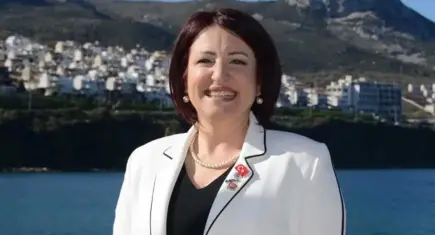 Karaburun Belediye Başkanı İlkay Girgin Erdoğan, Yeni Parti'den istifa etti